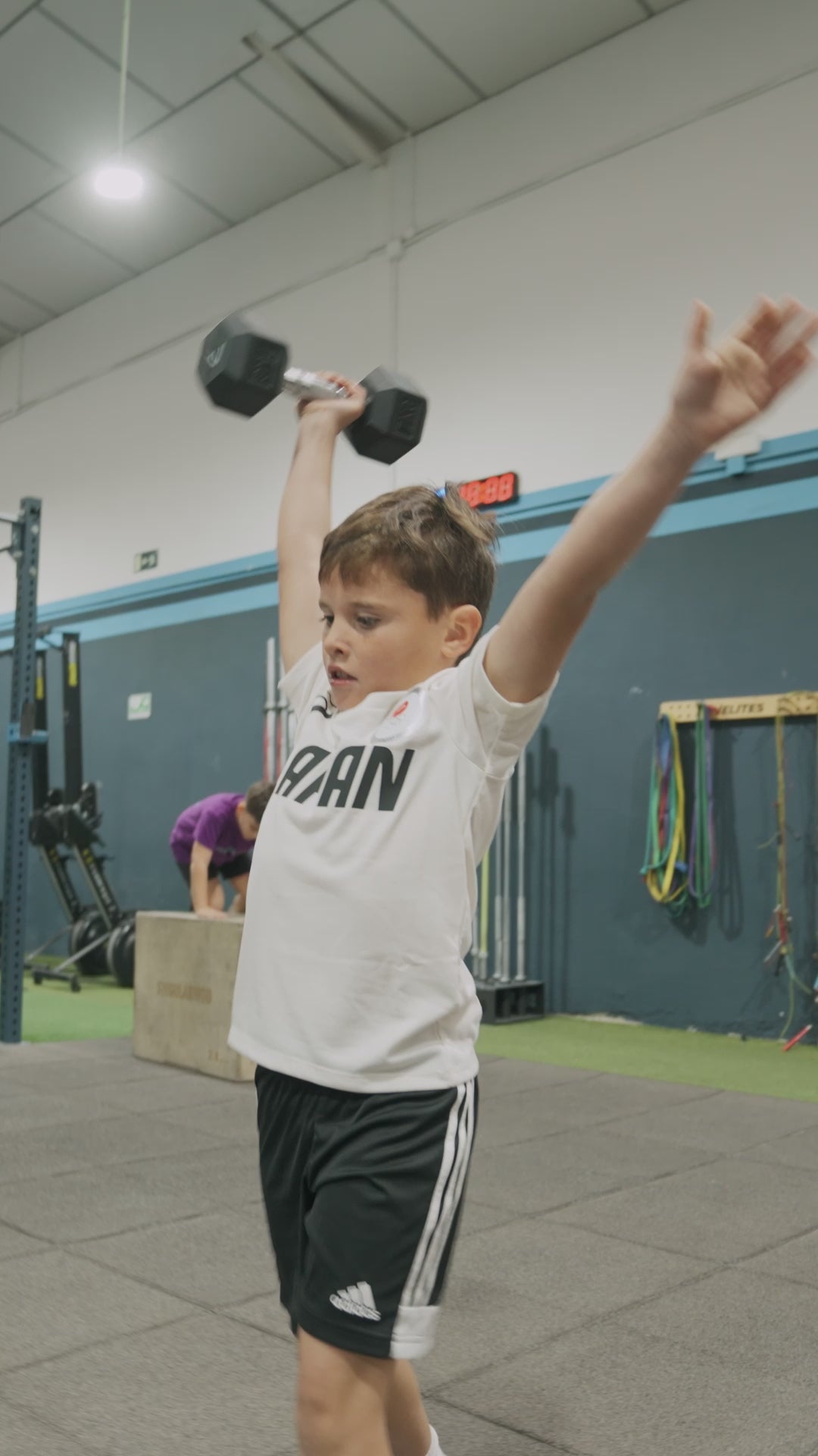 Cargar video: TRAINING KIDS. ENTRENAMIENTO PARA NIÑOS Y NIÑAS CAMUS